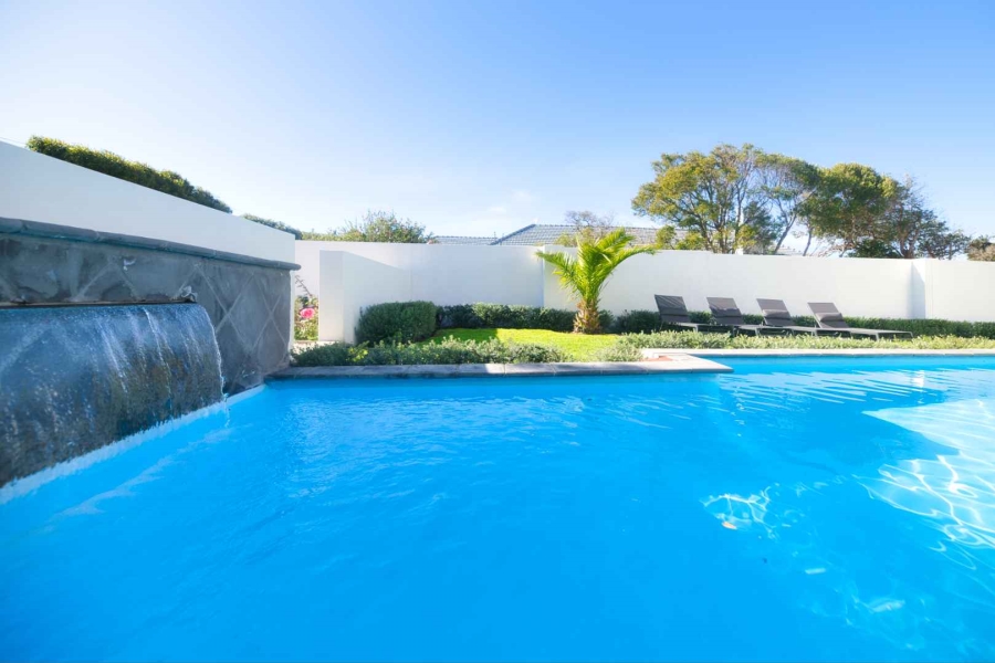 9 Bedroom Property for Sale in Westcliff Western Cape